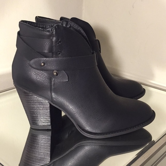 XOXO Shoes - XOXO Black Booties